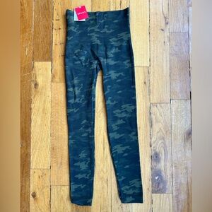 NWT Spanx Look At Me Now Seamless Compression Leggings Size Small